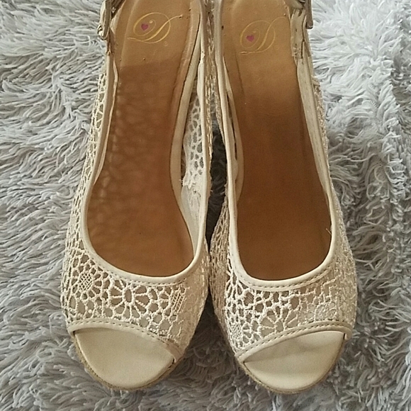 D💟 Wedges - Picture 2 of 3